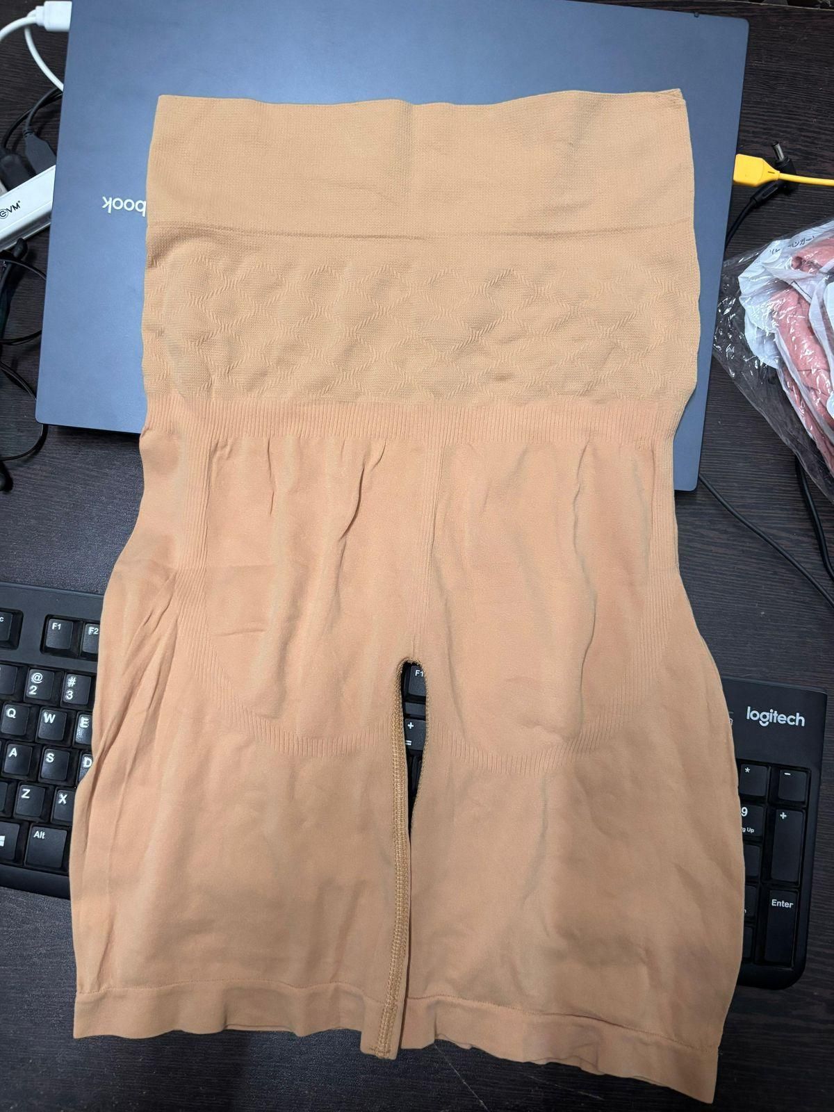 4-in-1 Shaper – Quick Slim Shape Wear for Tummy, Back, Thighs and Hips